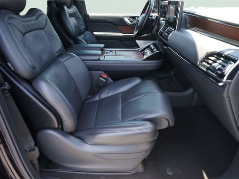 Used 2023 Lincoln Navigator Reserve AWD/4WD image 21