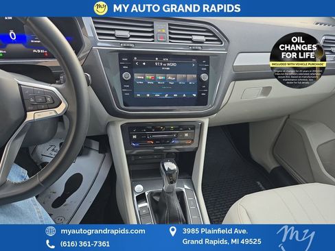 Used 2023 Volkswagen Tiguan SE w/ Panoramic Sunroof Package image 20
