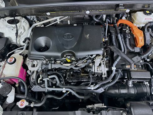 Used 2021 Toyota Venza LE image 34