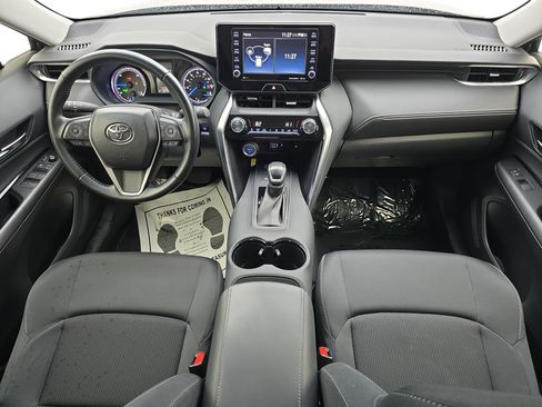 Used 2022 Toyota Venza LE image 9