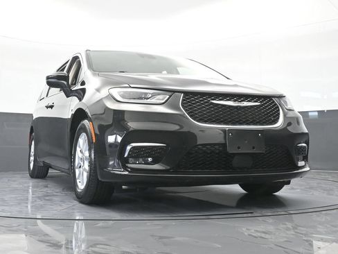 Used 2023 Chrysler Pacifica Touring-L FWD image 61