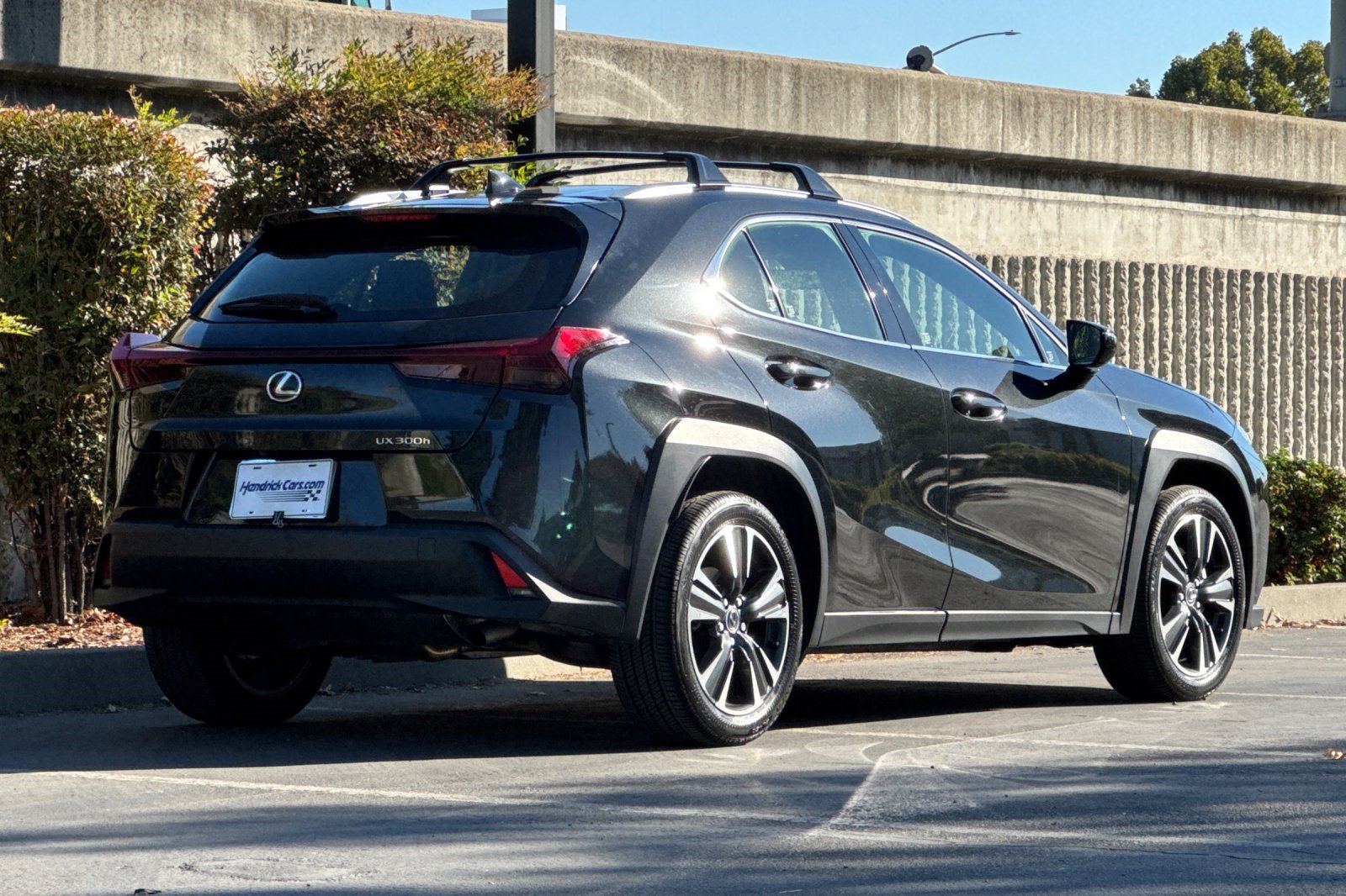 Certified 2025 Lexus UX 300h FWD w/ Accessory Package (Z2) image 5