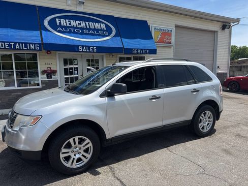 Used 2010 Ford Edge SE image 3