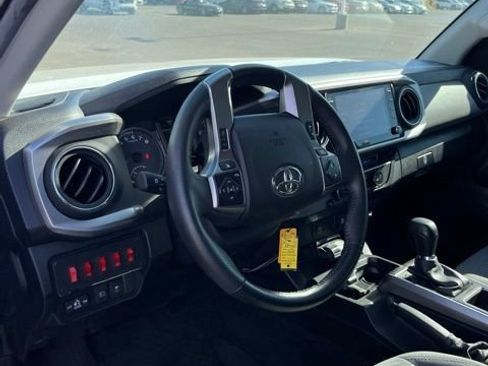 Used 2022 Toyota Tacoma SR5 RWD image 6