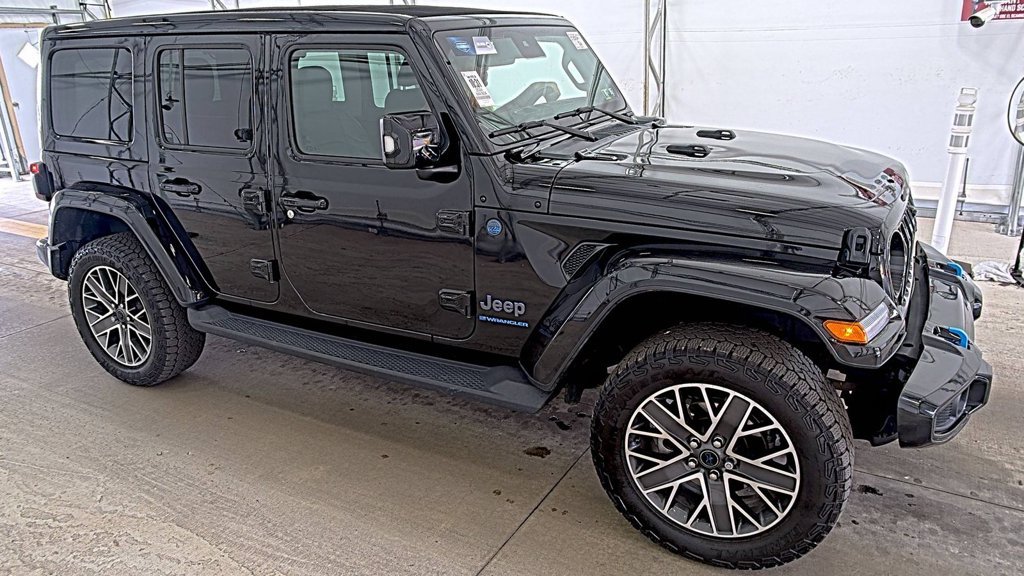 Used 2024 Jeep Wrangler High Altitude AWD/4WD image 3