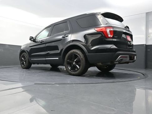 Used 2017 Ford Explorer XLT AWD/4WD image 37