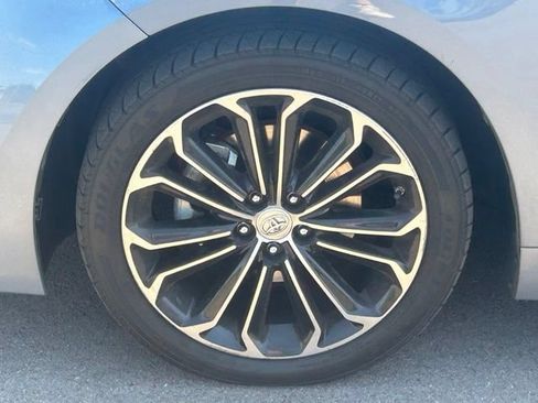 Used 2022 Toyota Corolla LE FWD image 12