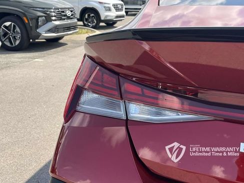 Certified 2025 Hyundai Elantra SEL FWD image 11