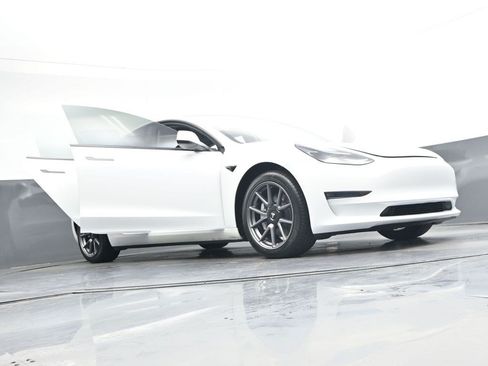 Used 2022 Tesla Model 3 Long Range AWD/4WD image 39