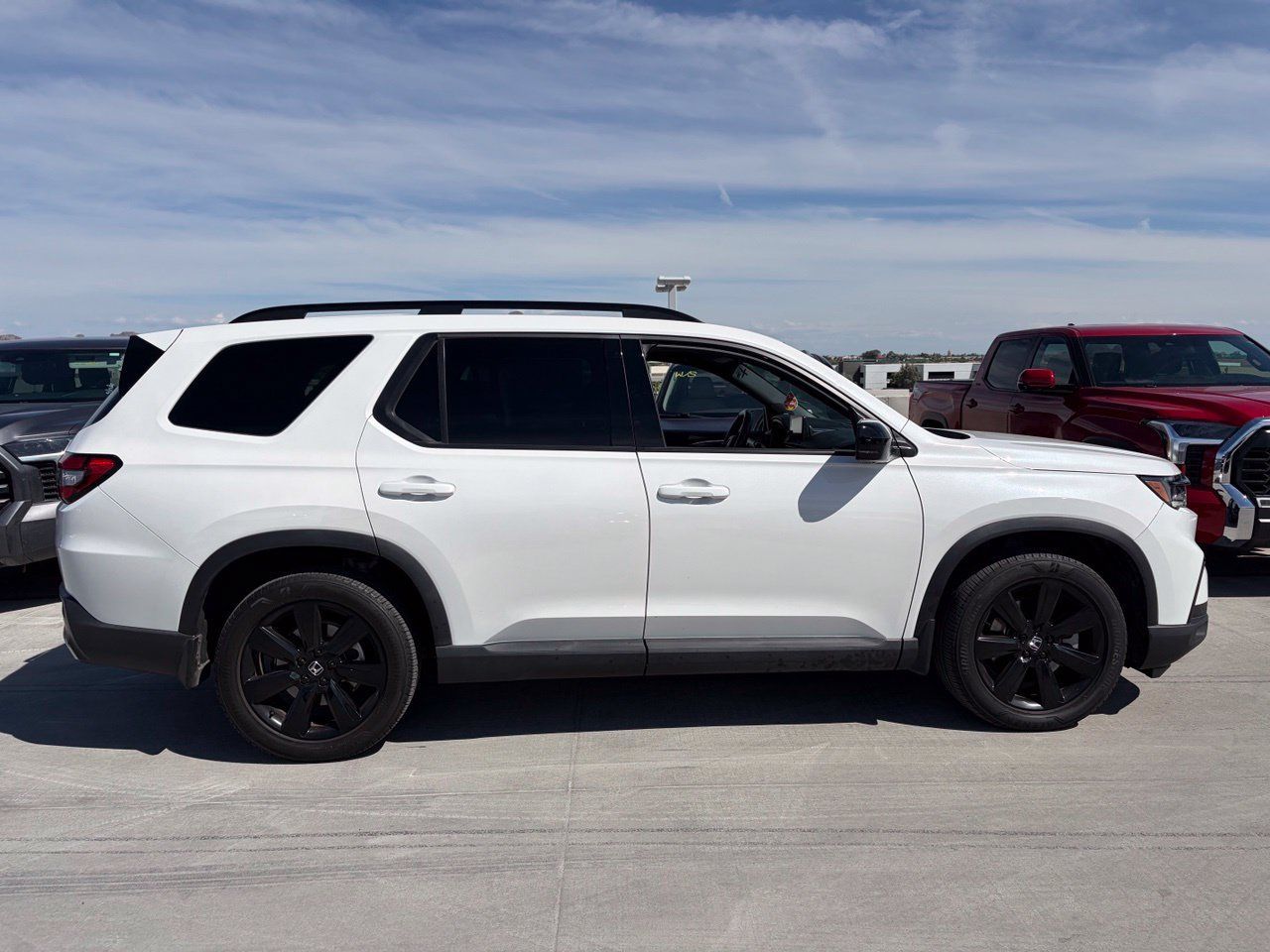 Used 2025 Honda Pilot Black Edition image 3