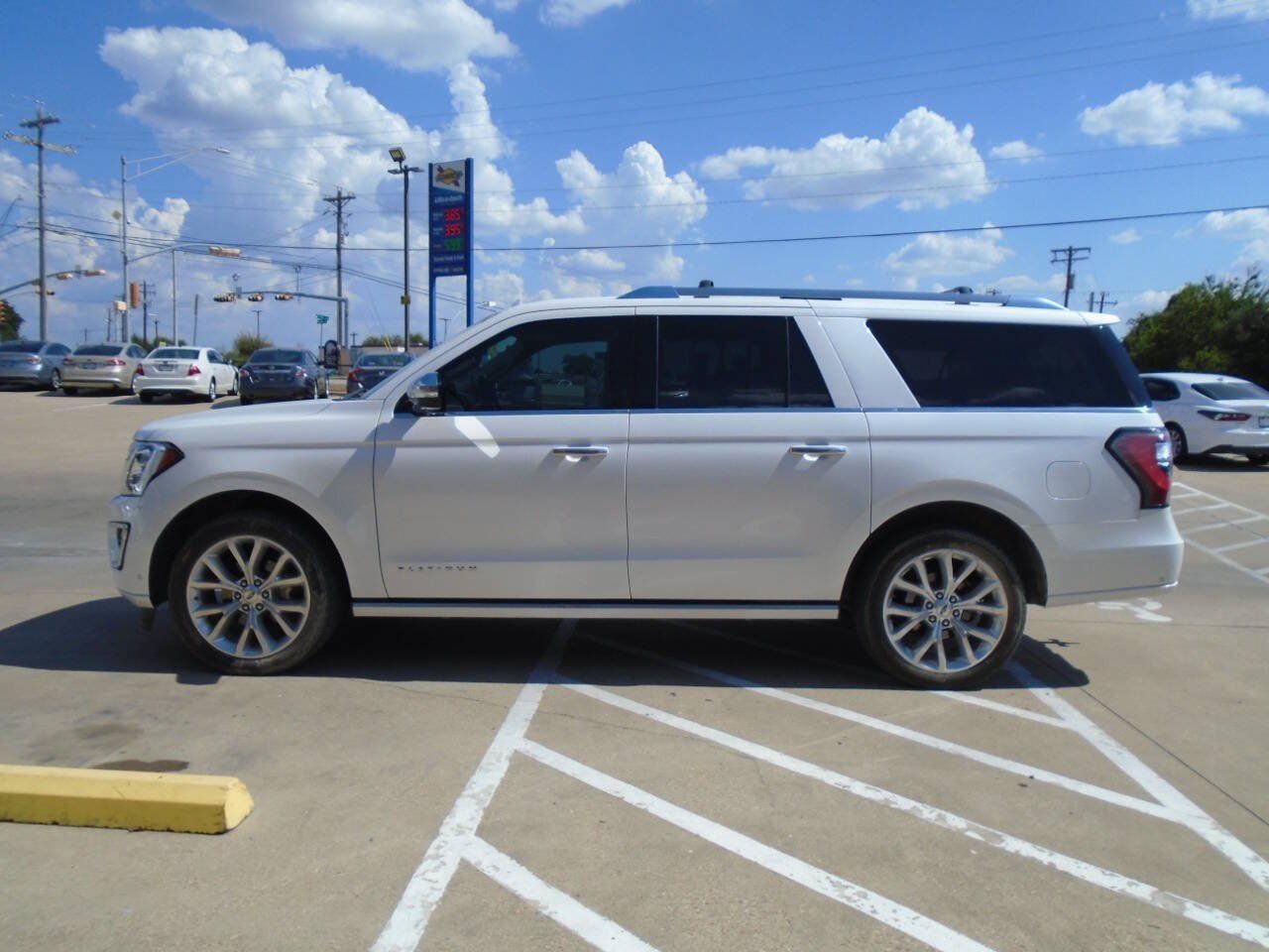 Used 2019 Ford Expedition Max Platinum AWD/4WD image 3
