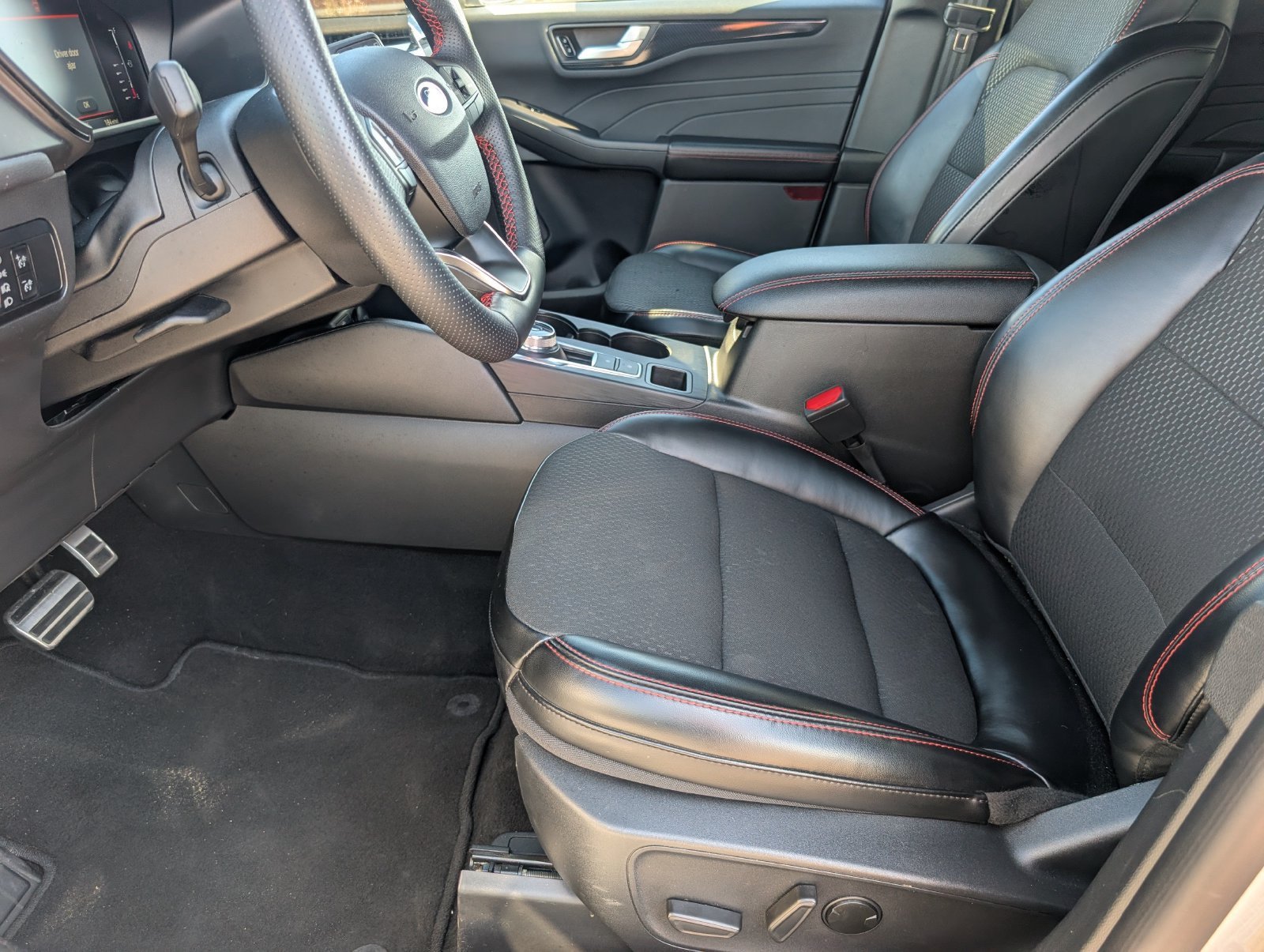 Used 2024 Ford Escape ST-Line w/ Tech Pack #1 AWD/4WD image 15