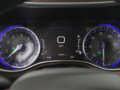 Used 2018 Chrysler Pacifica Touring-L Plus w/ Advanced Safetytec Group image 8