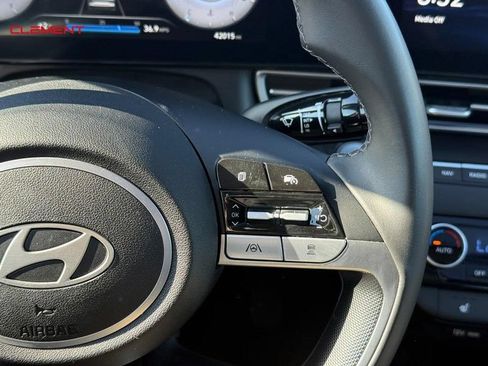 Used 2025 Hyundai Elantra Limited FWD image 22