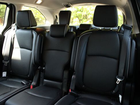 Used 2025 Honda Odyssey Touring image 16