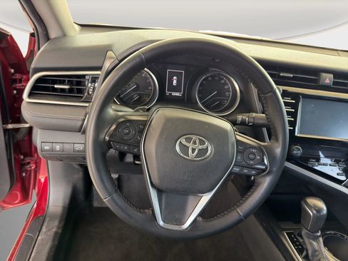 Used 2018 Toyota Camry SE w/ Moonroof Package FWD image 9