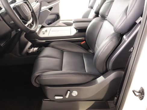New 2026 Lincoln Navigator Premiere AWD/4WD image 12