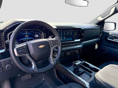 Used 2024 Chevrolet Silverado 1500 LT image 9