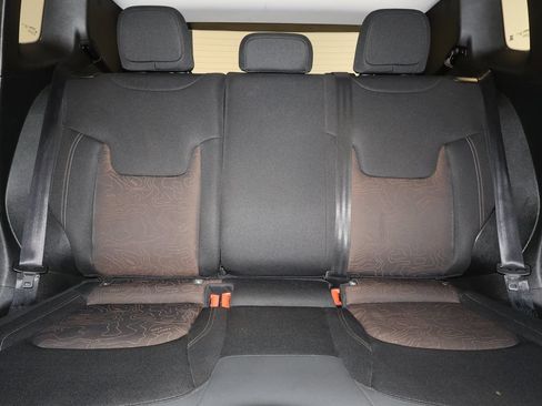 Used 2023 Jeep Renegade Latitude AWD/4WD image 30
