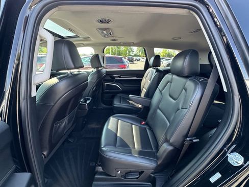 Used 2025 Kia Telluride S FWD image 21