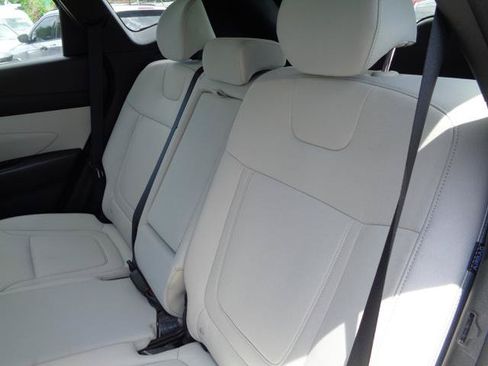 Used 2025 Hyundai Tucson SE FWD image 25
