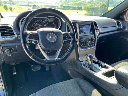 Used 2020 Jeep Grand Cherokee Laredo image 8