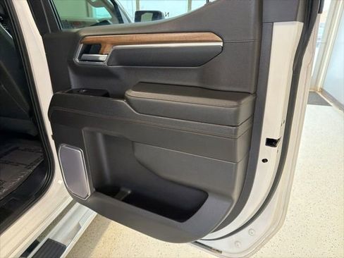 Used 2023 Chevrolet Silverado 1500 High Country w/ Technology Package image 44