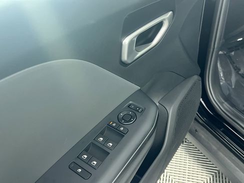 New 2025 Kia K4 LXS image 16