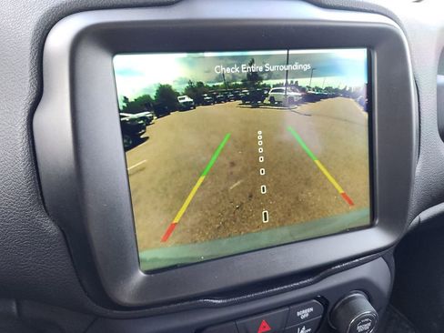 Used 2022 Jeep Renegade Trailhawk w/ Trailer Tow Group AWD/4WD image 17