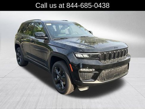 New 2025 Jeep Grand Cherokee Limited w/ Luxury Tech Group II RWD image 3