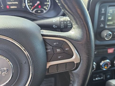 Used 2016 Jeep Renegade Latitude w/ Cold Weather Group image 32