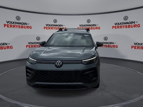 New 2026 Volkswagen Tiguan SE R-Line image 3