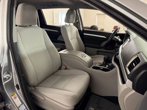 Used 2016 Toyota Highlander LE w/ Protection Package #3 AWD/4WD image 35