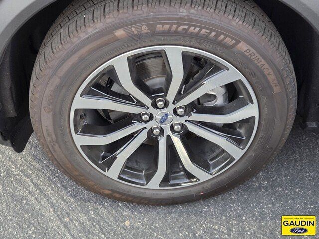 Certified 2025 Ford Explorer ST-Line RWD image 3