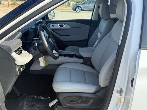 New 2025 Ford Explorer Active w/ Active Comfort Package image 13