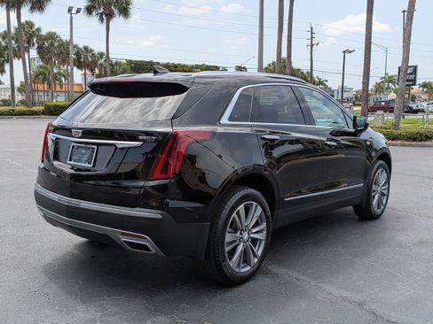 Certified 2025 Cadillac XT5 Premium Luxury w/ Technology Package FWD image 6