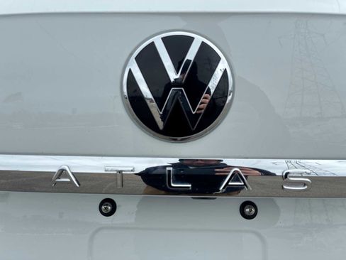 Used 2020 Volkswagen Atlas Cross Sport SEL image 32