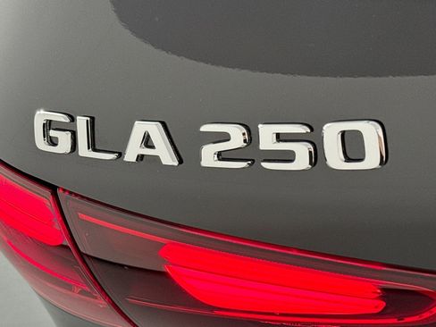 Certified 2026 Mercedes-Benz GLA 250 image 9