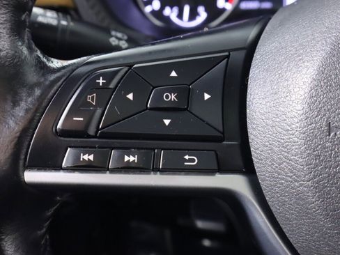 Used 2022 Nissan Sentra SV w/ SV Premium Package image 12