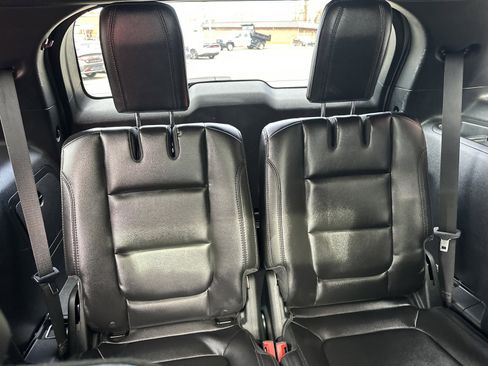 Used 2018 Ford Explorer XLT w/ Equipment Group 202A image 32