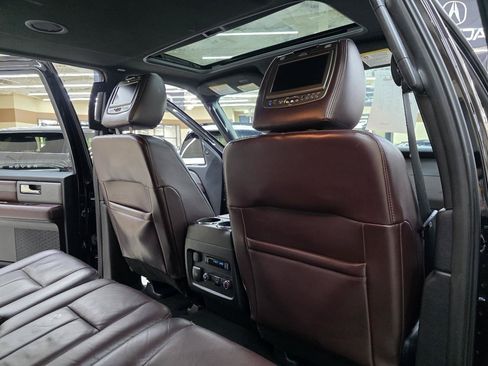 Used 2017 Ford Expedition Platinum RWD image 21
