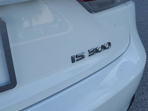 Used 2019 Lexus IS 300 F Sport w/ F Sport Package RWD image 8