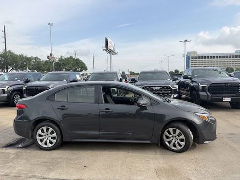 Used 2025 Toyota Corolla LE FWD image 4