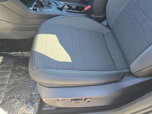 New 2026 Volkswagen Taos SE image 16