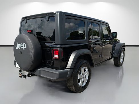 Used 2019 Jeep Wrangler Unlimited Sport S AWD/4WD image 3