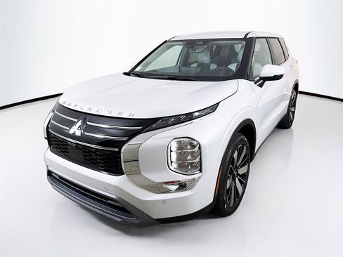 New 2026 Mitsubishi Outlander SE image 3