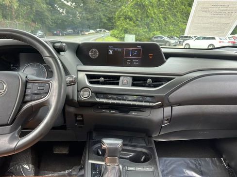 Used 2021 Lexus UX 200 w/ Accessory Package (Z1) image 16