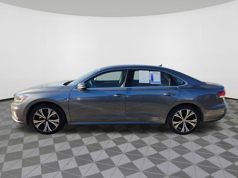 Used 2022 Volkswagen Passat 2.0T SE image 5