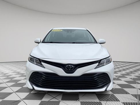 Used 2020 Toyota Camry LE image 2