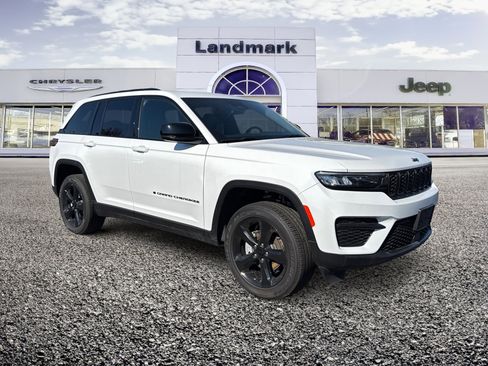 New 2025 Jeep Grand Cherokee Altitude AWD/4WD image 20